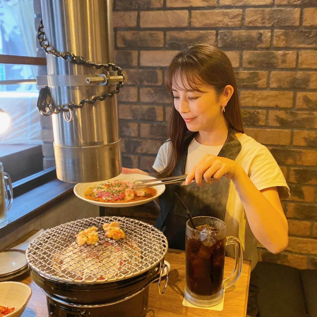 大谷朋子さんのインスタグラム写真 - (大谷朋子Instagram)「♡ * 炭火焼肉ホルモンうしごろ中目黒へ♪ * 焼肉うしごろが目利きした、 鮮度のいい上質なホルモンをリーズナブルな価格で いただけるお店！ * 6種類のホルモンが食べられる 名物の「ホルモン盛り合わせ」は、 ホルモン初心者の方でも焼き方がきちんと書かれているので、美味しい焼き加減で食べられます！ 部位によって食感も味も色々で美味しい♡ * 焼肉屋さんでホルモンは1〜2種類くらいしか頼んだことなかったけど、これからは色んなホルモンたのんでみようと思った♪ * あと、感動だったのが、 コリコリの食感がたまらない 「ウルテ刺し〜九条ねぎ添え〜」。 また食べたい！ * 大人気のとろけるロースは、 うすーくスライスした A5黒毛和牛を炭でささっと炙って卵に絡ませてご飯と一緒に♡ 口の中でとろけました！ * 気軽に美味しいホルモンが食べられる おすすめのホルモン屋さん♪ * * @ushigoronakameguro #炭火焼肉ホルモンうしごろ中目黒店  #中目黒グルメ #中目黒焼肉 #中目黒 #焼肉  #中目焼肉 #中目黒ホルモン」7月12日 19時33分 - tomoko_ohtani