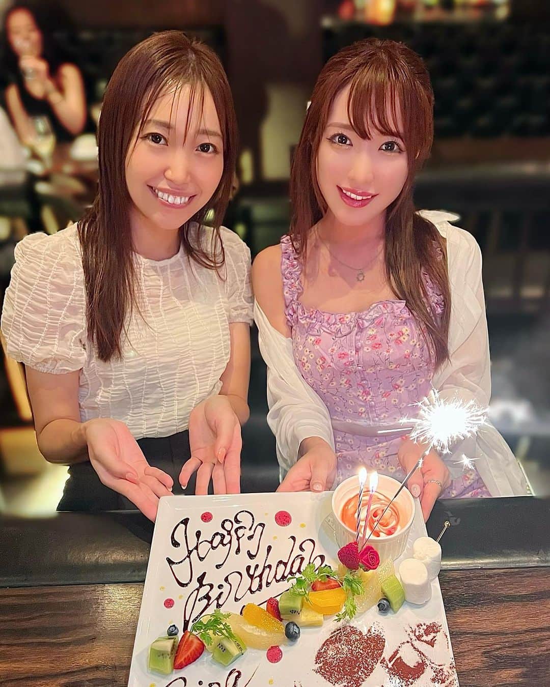 のインスタグラム：「【名古屋　伏見】 @tatula_bar   いとこのはるなと #タトゥーラ　で夜ご飯💓  フレアショーが目の前で見れて サプライズや記念日に ぴったりなお店🎉🎉🎉  誕生日のお祝いしてもらえて 嬉しかった☺️💓💓  お料理も全部おいしかったし めずらしいお酒も多くて メニューにないドリンクも リクエストしたら作ってもらえたよ😍  また行きたーい💓💓💓  PR @tatula_bar  #tatula#bar#nagoya#birthday#party#show#japan#japanese#flairshow#ディナー#愛知グルメ#名古屋#名古屋グルメ#名古屋ディナー#伏見#伏見グルメ#伏見ディナー#伏見駅 #伏見bar #フレアバー #フレアショー #記念日#記念日サプライズ #誕生日サプライズ #サプライズ#ケーキ#お誕生日#誕生日#女子会」