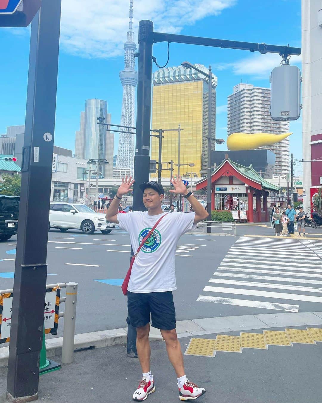 のインスタグラム：「浅草でYouTubeの撮影しました🏮 20:00upです！  photo by @kohei4911  写真撮るの上手い🤭  #浅草#asakusa#ootd#私服 #食べ歩き#グルメ#youtuber」