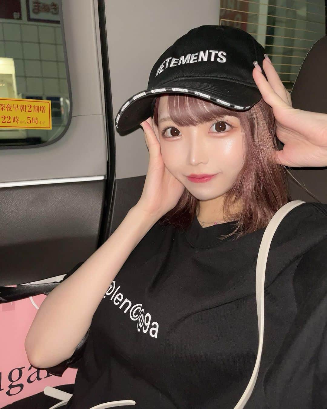 植村梓のインスタグラム：「ボブ好きのみんな〜会いにくるなら今だよ」
