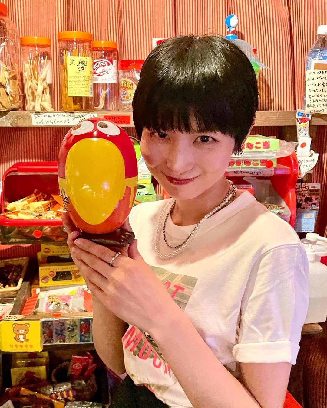 大島璃乃さんのインスタグラム写真 - (大島璃乃Instagram)「桐生に帰ったとき~☺︎ 駄菓子バーはなこ @dagashi_hanako さん🔅 たっくさんの駄菓子に囲まれて 夢のようだ~~~💭🩷 乾杯もできちゃうよん🍻 そして何よりも！！！ バーのママ👩はなこさんが とっても素敵なのだっ🥰❤️  また遊びに行きま~す🤤🫶 #群馬 #群馬県 #桐生市 #桐生  #バー #駄菓子 #駄菓子バー」7月12日 19時49分 - oisland_rino25