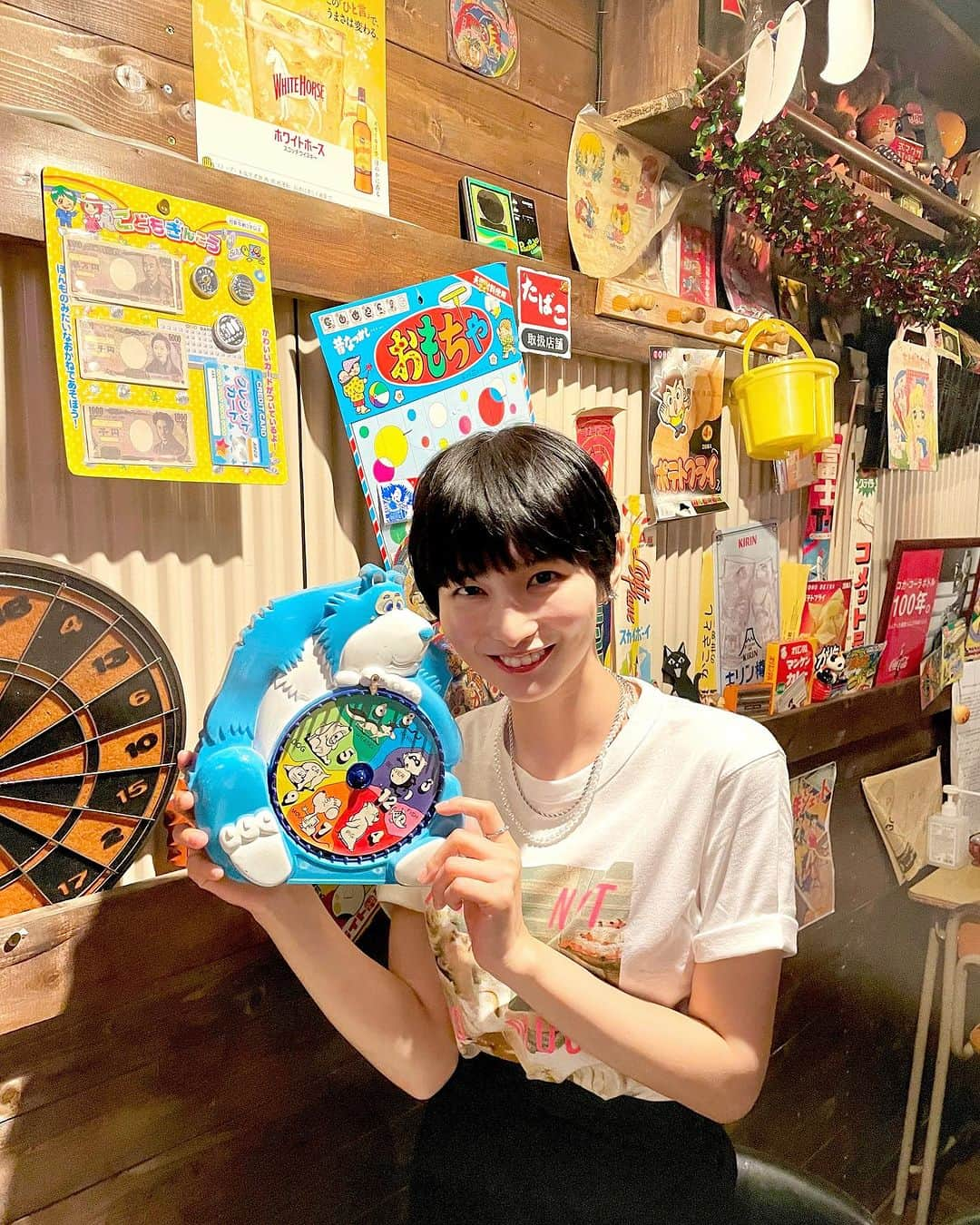 大島璃乃さんのインスタグラム写真 - (大島璃乃Instagram)「桐生に帰ったとき~☺︎ 駄菓子バーはなこ @dagashi_hanako さん🔅 たっくさんの駄菓子に囲まれて 夢のようだ~~~💭🩷 乾杯もできちゃうよん🍻 そして何よりも！！！ バーのママ👩はなこさんが とっても素敵なのだっ🥰❤️  また遊びに行きま~す🤤🫶 #群馬 #群馬県 #桐生市 #桐生  #バー #駄菓子 #駄菓子バー」7月12日 19時49分 - oisland_rino25