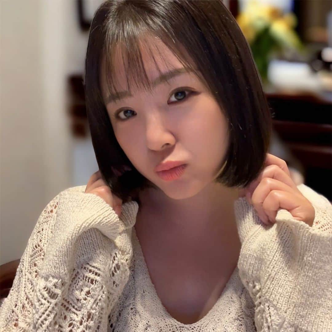 のインスタグラム：「結局あと2年も頑張って髪を伸ばすことができず、安定のボブに戻りました😆  #ボブ #ショートボブ #ボブヘア」