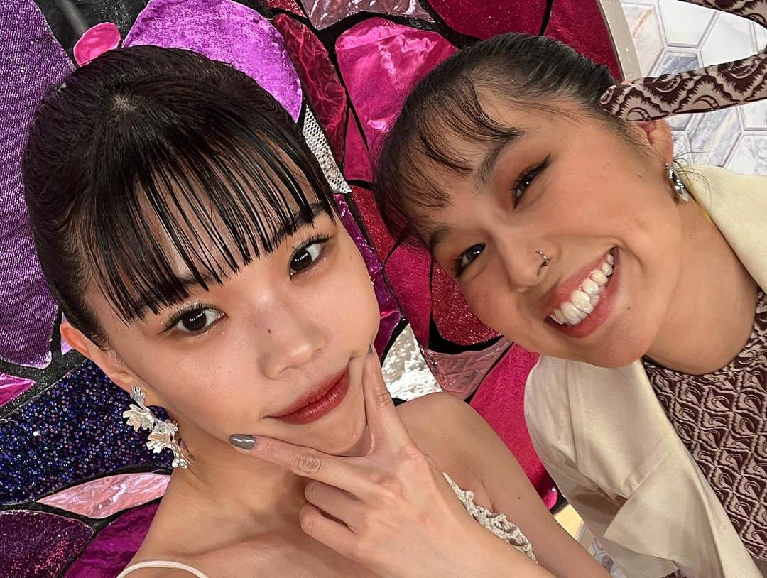 AIさんのインスタグラム写真 - (AIInstagram)「アイナさんとの涙のキッスは歌い終わりたくないくらい楽しかったしやっぱり彼女の歌声は最高でした。見てくれたみなさんも本当にありがとうございました！！！  このあとも21時頃に8/25公開の映画 「春に散る」主題歌で新曲の「Life goes on」を初めて歌いますので是非そちらもみてくださいね！！！  感想も是非お聞かせください！！！  でわ！弁当食べて次に備えますw  @ainatheend_official  @fns_kayosai  @haruchiru_movie   #アイナジエンド #AI #涙のキッス #サザンオールスターズ #リスペクト #春に散る #LifeGoesOn #FNS歌謡祭夏」7月12日 19時56分 - officialai