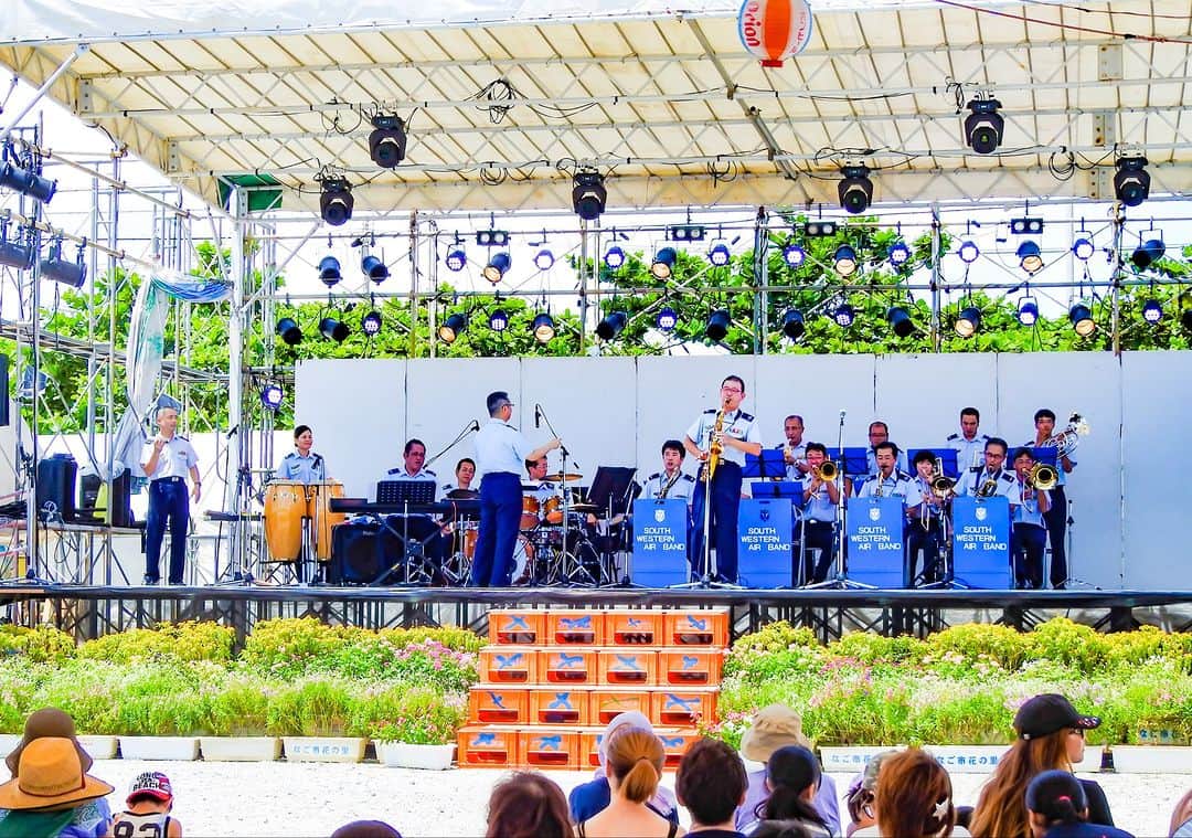Be.okinawaさんのインスタグラム写真 - (Be.okinawaInstagram)「Embrace the summer vibes in Okinawa with a refreshing Orion Beer in hand! 🍻✨  Join us on July 29 & 30 for the Nago Summer Festival and indulge in the finest factory-fresh Orion Beer while immersing yourself in the vibrant atmosphere of Okinawan summer festivities. Get ready for dazzling fireworks that will light up the night sky! 🎆  Cheers to unforgettable summer moments in Okinawa! 🌞💙   #japan #okinawa #visitokinawa #okinawajapan #discoverjapan #japantravel #okinawafestival #summerfestival #okinawasummer #okinawasummefestival #orionbeer #okinawalocalbeer」7月12日 20時00分 - visitokinawajapan