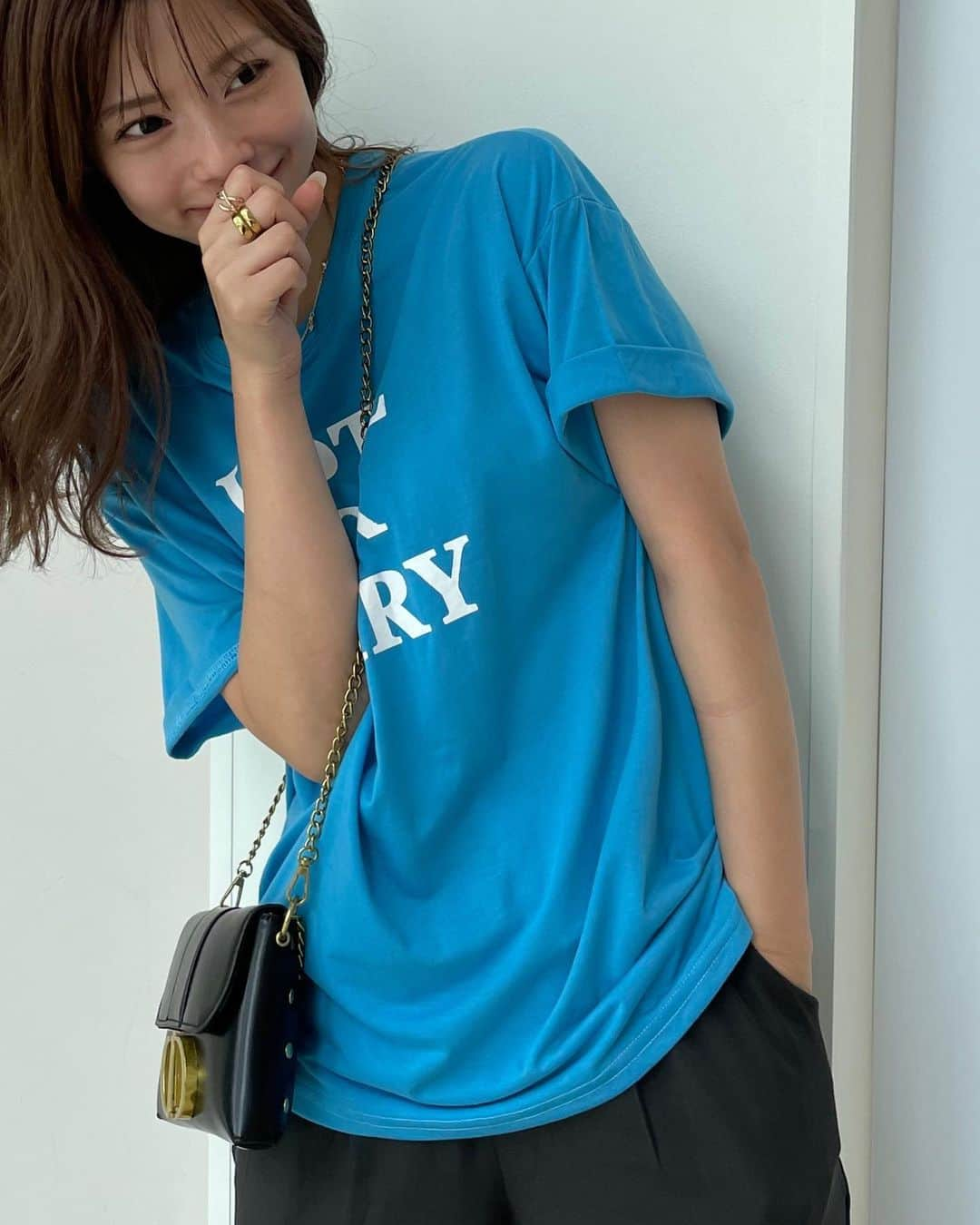 橘ひろなさんのインスタグラム写真 - (橘ひろなInstagram)「最近の服🧢  珍しく大人女子なのと、色Tシャツ🩵 和訳なんだと思う？？？笑  全身SHEINだよ🤭  またまたお得なクーポンコード：【hirona】  割引率：お買い上げ金額1～5,999円までは15%OFF、6,000円以上は20%OFF✨  利用期限：9月30日まで  👚  商品ID  白トップス　17447262  フリンジ付きスカート　17423827  パンツ　10747637  ジーンズスカート　16877713  青T 13944267  @shein_japan @sheinofficial  #SHEINforAll#SHEIN#SHEINpartner#ad#今日のコーデ#OOTD」7月12日 20時11分 - hirona0523