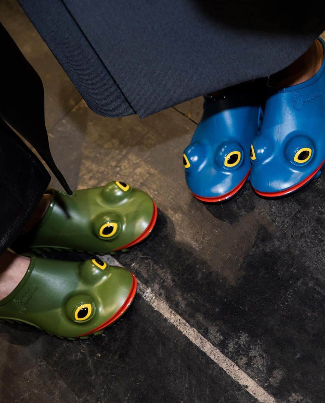JWアンダーソンさんのインスタグラム写真 - (JWアンダーソンInstagram)「WELLIPETS In Green, Blue and Yellow   Available now :  jwanderson.com JW Anderson Soho, 2 Brewer St., London JW Anderson Milan, Via Sant’Andrea 16, Milano」7月12日 20時17分 - jw_anderson