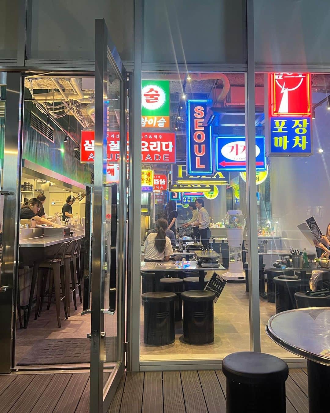 日浦ももさんのインスタグラム写真 - (日浦ももInstagram)「@apuro_shibuya_ 🇰🇷♥️  渋谷にある韓国料理屋さん^_^  店内の雰囲気で韓国気分味わえて、サムギョプサルもおいしくて本当におすすめ！！ 最後ガチャガチャ回して韓国コスメ貰えるの素敵すぎた🥺  #韓国料理#韓国#韓国好き#渋谷グルメ#渋谷ディナー#korea#サムギョプサル」7月12日 20時18分 - uka_momose