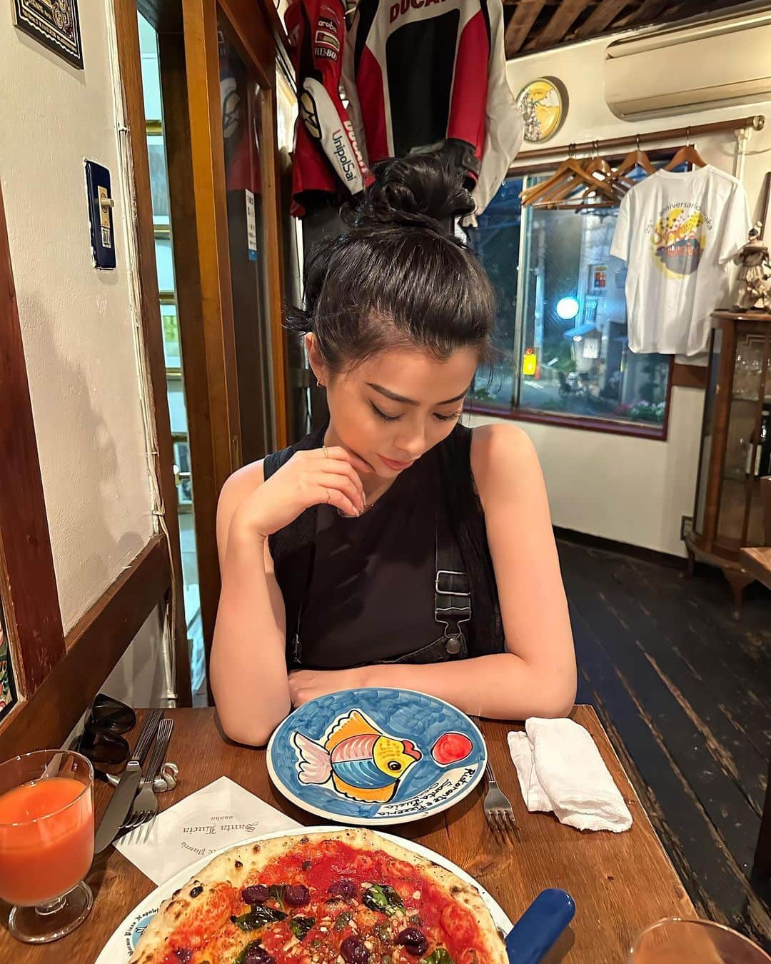 𝐓𝐒𝐔𝐊𝐀𝐒𝐀さんのインスタグラム写真 - (𝐓𝐒𝐔𝐊𝐀𝐒𝐀Instagram)「肥後橋のイタリアン🇮🇹  ランチで言ってる人が多いけど、ディナーで行ってきたよ🫶🏼  釜焼きピザとパスタたべたけど絶品♡  雰囲気もいいしおすすめー🌙！！  . . #肥後橋グルメ #大阪ピザ #心斎橋ディナー #マタニティコーデ #妊娠8ヶ月 #ぷんにー #ぷんにーらいふ」7月12日 20時30分 - tsukasa_xoxo