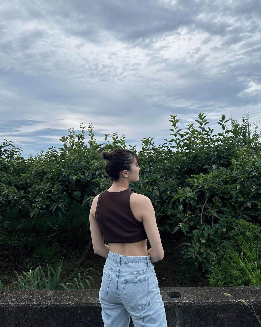 𝙍𝙚𝙣𝙖さんのインスタグラム写真 - (𝙍𝙚𝙣𝙖Instagram)「ダイエットして何が変わったって そりゃ1番は見た目やけど 考え方もめちゃくちゃいい意味で変わって、 昔は周りになんか言われて無いかなとかとにかく周りを気にしてたけど自分磨きひたすら頑張って自分に自信もついてきて周りに何思われてるとか全く気にせんくなったんよな🙄 それって自分が頑張ってる証拠やし結果も着いてきて自分に自信持ててるって事なんやなって実感してる 今になって思うけど周りにどう思われてるとかホンマにどうでもいい事やし 自分がやりたい事やればいいし自分1番に考えていいんやなって気づいた！！！ だって自分より自分磨きしてる人絶対おらんやろ！！くらいのメンタルでおったら毎日楽しい🫶 言われてムカついた事とかは足元にも及ばんくらい自分が頑張ったらまじで気にもせんくなるから🫡 ・ ・ #夏コーデ #夏服コーデ #お団子ヘア #お団子ヘアアレンジ  #筋トレ女子 #海外風コーデ  #お腹痩せ #お腹引き締め #腹筋トレーニング #腹筋割りたい #お腹痩せトレーニング #お腹痩せダイエット #ビフォーアフター #ビフォーアフターダイエット #ビフォーアフターがすごい #ダイエット記録 #ダイエット方法 #ダイエット生活#野球好き女子 #高校野球好きな人と繋がりたい」7月12日 20時35分 - rena5083