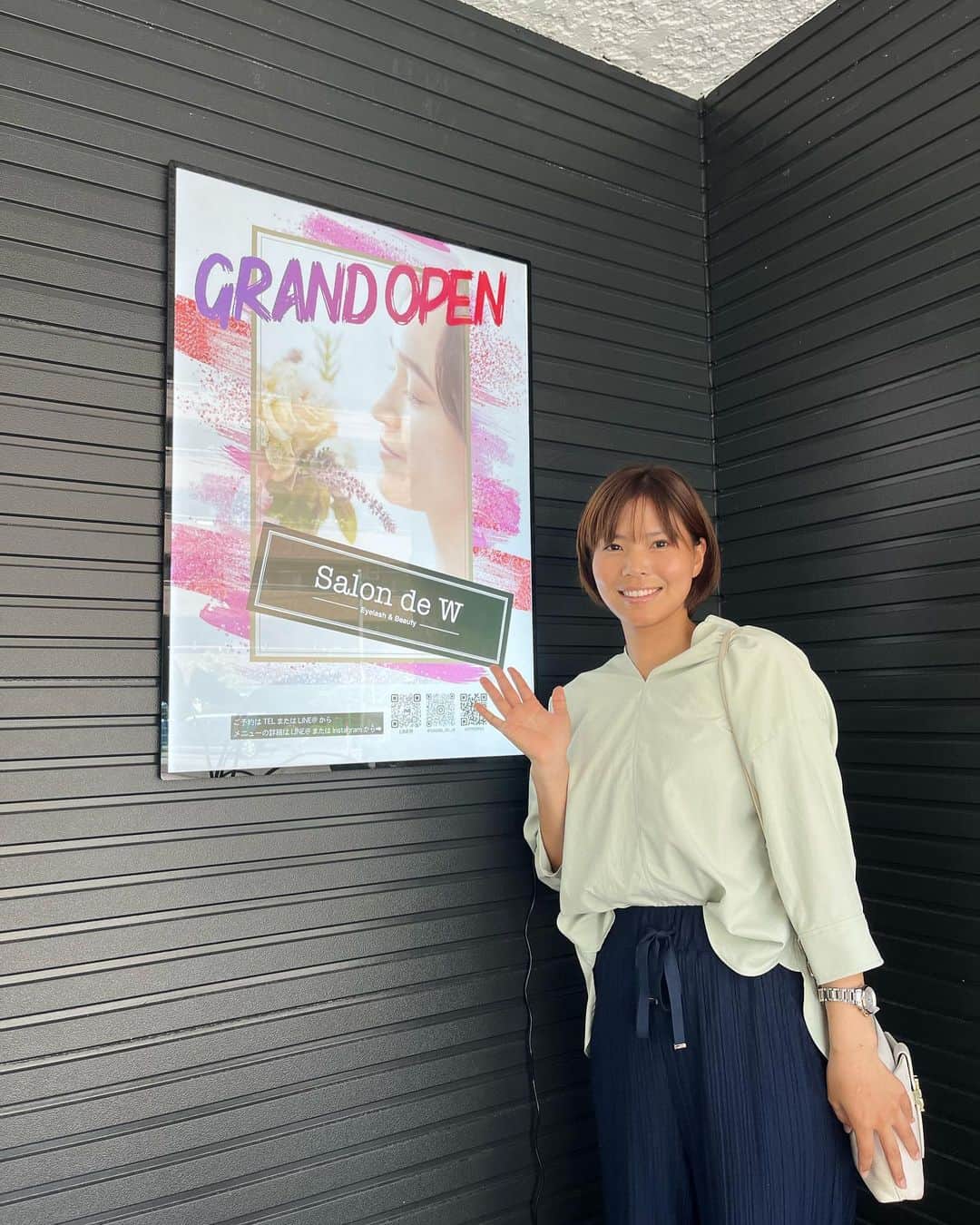尾崎里紗のインスタグラム：「先日グランドオープンしたまつ毛専門店  @salon_de_w に行ってきました！ まつ毛のお手入れをするのは人生初😳 今回はパリジェンヌとまつ毛エクステをして頂きました。 元々髪の毛にもパーマがかかりづらく、まつ毛もあまりかからないかもと心配でしたが 綺麗に上がってくれて、少しボリュームも足して良い仕上がりに✨ ⁡ 運動してるとなかなかメイクができないので、メイクしなくても目元が綺麗になるのはすごく助かるし嬉しいです(^^)  次回 salon de w に行くまでまつ毛美容液を使って毎日しっかりケアしていきたいと思います💪🏻 ⁡」