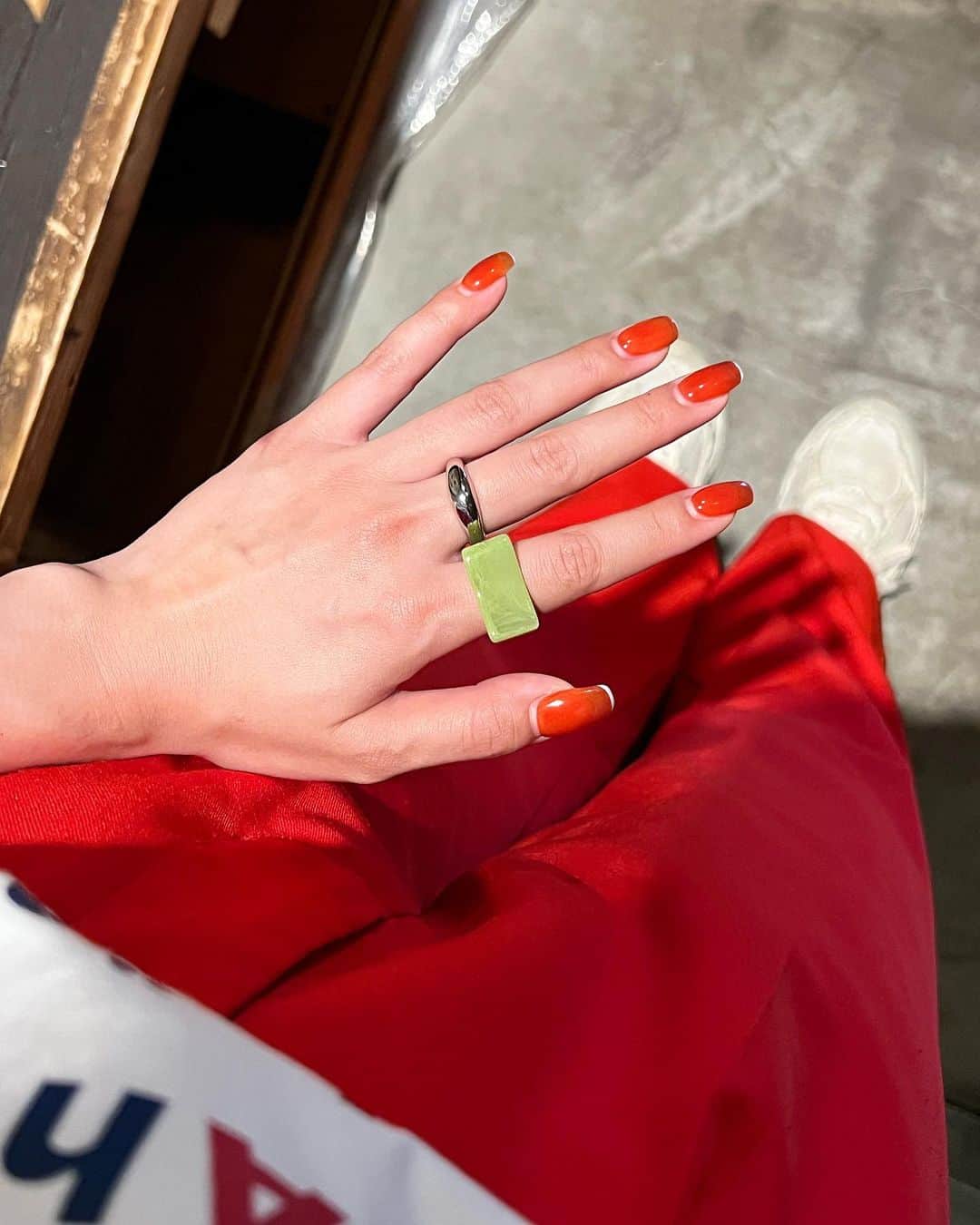 鈴本美愉のインスタグラム：「Muléau Market Set Ring❤️‍🔥 夏っぽくマーブル柄にしました⚡️  Muléau Marketでは普段のMuléauの雰囲気とは違い幅広くみなさまが使いやすいよう、よりカジュアルなアイテムを制作しました！ アクセサリー類も少し大ぶりに😌」