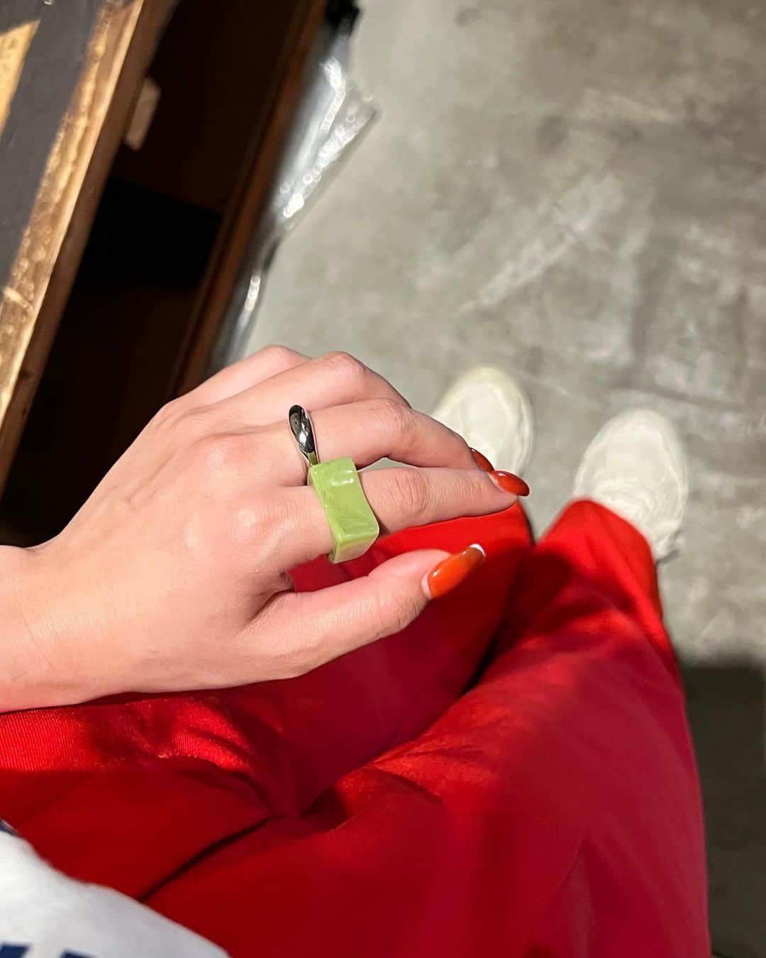 鈴本美愉さんのインスタグラム写真 - (鈴本美愉Instagram)「Muléau Market Set Ring❤️‍🔥 夏っぽくマーブル柄にしました⚡️  Muléau Marketでは普段のMuléauの雰囲気とは違い幅広くみなさまが使いやすいよう、よりカジュアルなアイテムを制作しました！ アクセサリー類も少し大ぶりに😌」7月12日 20時36分 - suzumotomiyu125