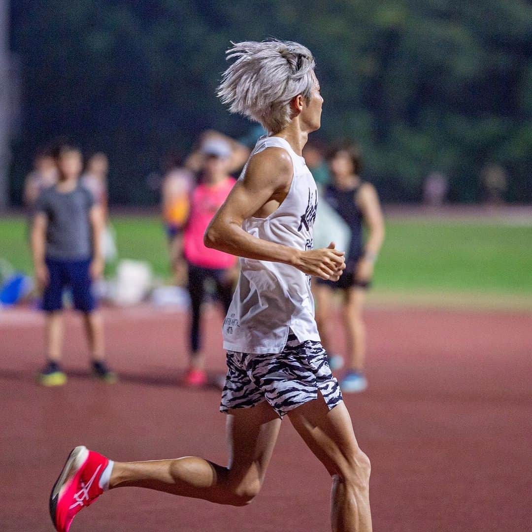 三津家貴也さんのインスタグラム写真 - (三津家貴也Instagram)「. 1000m×7本インターバル！ 自分の体力が戻っていって走れだすと尚更楽しい。 楽しむために速くなりたい。 Photo by @chibeeeev  #running #workout #training #vo2max #runningeconomy #runhappy #metaspeedskyplus」7月12日 20時40分 - takaya_mitsuka