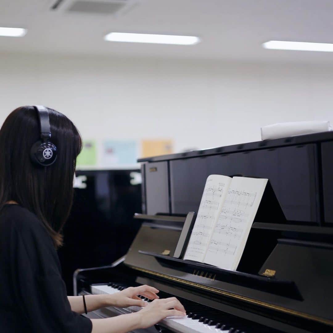 福岡女子短期大学さんのインスタグラム写真 - (福岡女子短期大学Instagram)「💠子ども学科2年生「音楽３」  子ども学科2年生「音楽３」を見学しました。  みんな実習を経験していることもあって、レッスンは実践さながら‼️  ピアノに向き合う姿素敵ですよね。みんな本当に頑張ってました🐨  #福岡女子短期大学 #子ども学科 #保育士の卵　#幼稚園教諭の卵」7月12日 20時42分 - fukuoka_wjc