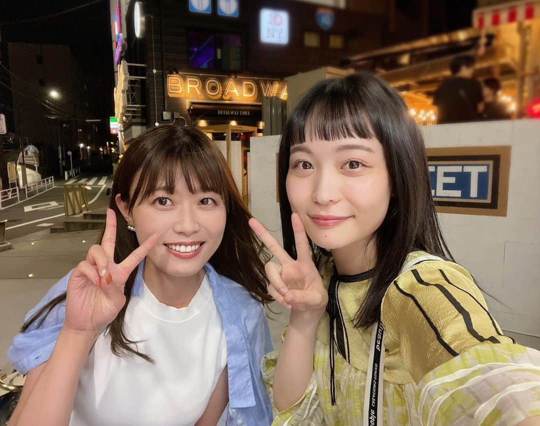 日下怜奈さんのインスタグラム写真 - (日下怜奈Instagram)「. ⁡ ⁡ 由夏さんとご飯を食べに行った日🌛 ⁡ ⁡ フォトエッセイ予約しました！って伝えたら 「本当面白いね」って言ってくれた！やったー！ ⁡ ⁡ とにかく面倒見が良くて、美しくて、お仕事に対する姿勢とか全部含めて憧れの存在です…！ ⁡ ⁡ この日が楽しみ過ぎて待ち合わせの前に思いっきり 前髪切りました！気付いてくれて嬉しかったです！ ⁡ ⁡ またお会いできる日まで暑さに負けず過ごします！」7月12日 20時43分 - reina_kusaka
