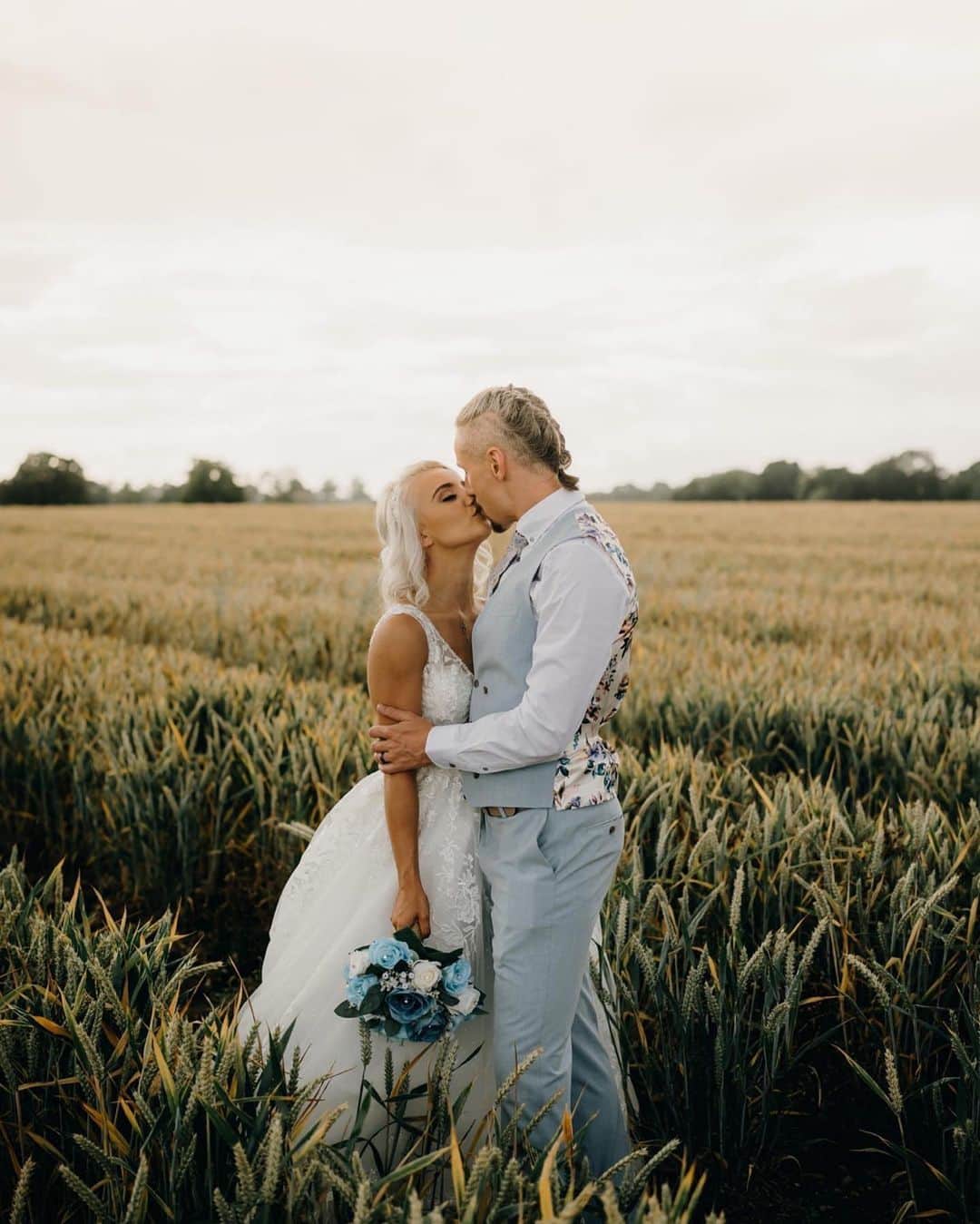 ザイヤ・ブルックサイドのインスタグラム：「We tied the knot!!!」