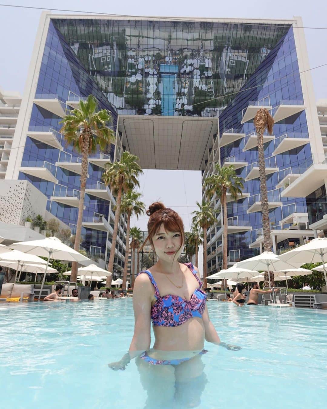 新庄千歳さんのインスタグラム写真 - (新庄千歳Instagram)「体感温度50度の日もあったドバイ！😆🙌  暑い時はやっぱりプール！ 海よりプール派🏊‍♀️  #どばい #ドバイ旅行 #Dubai #alabic #アラビアン#hotelpool #pool #bikini」7月12日 20時54分 - chii_in_miami