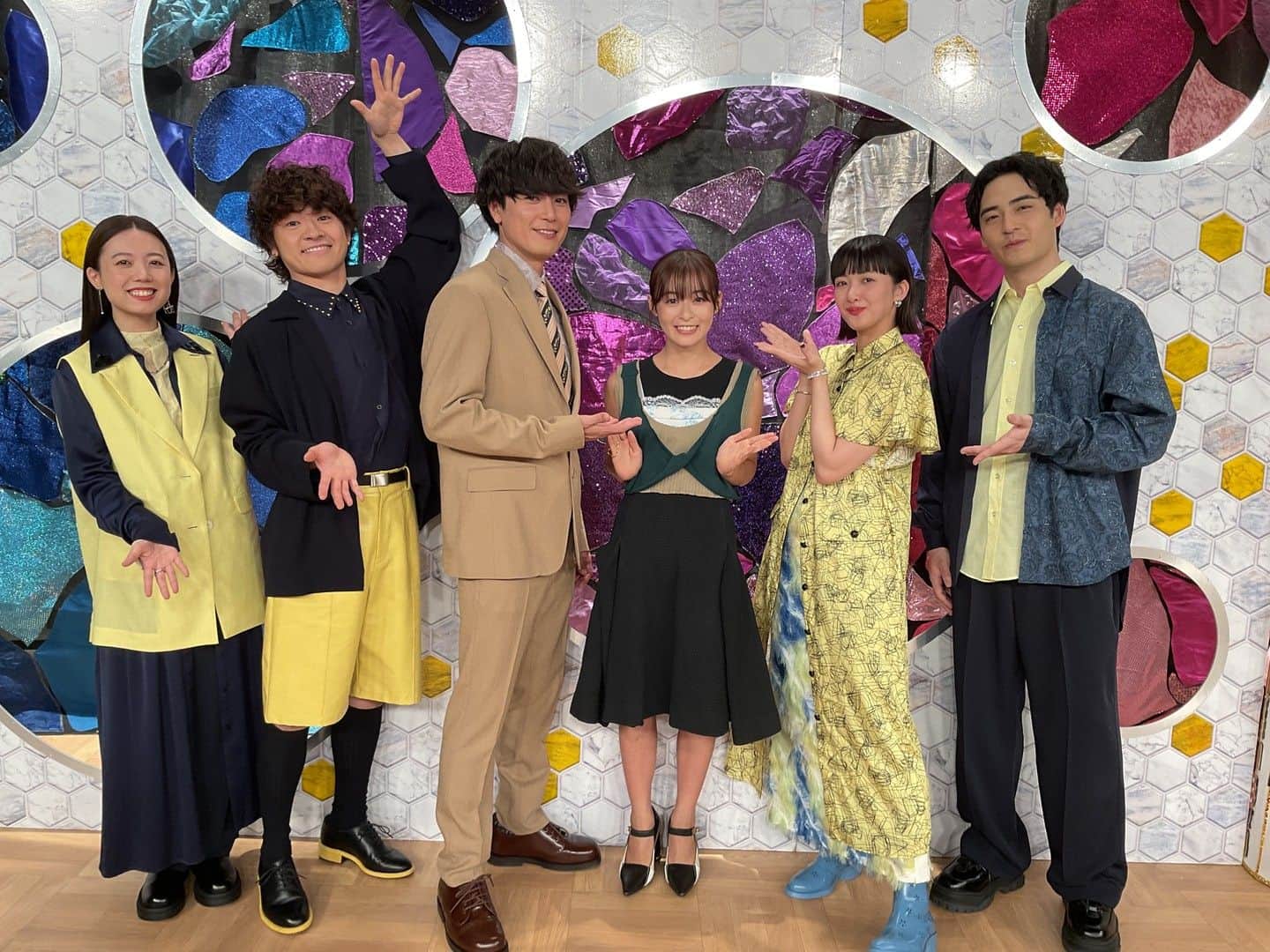 フジテレビ「FNS歌謡祭」のインスタグラム：「#緑黄色社会 の皆さん #森七菜 さん #間宮祥太朗 さん ありがとうございました😊  新月9ドラマ「#真夏のシンデレラ」 毎週月曜日よる9時〜放送です🏖  主題歌 #サマータイムシンデレラ  と一緒にお楽しみください🍧  #ブロッ子 の皆さん🥦 感想は #FNS歌謡祭夏 をつけて たっくさん呟いてくださいね💌」