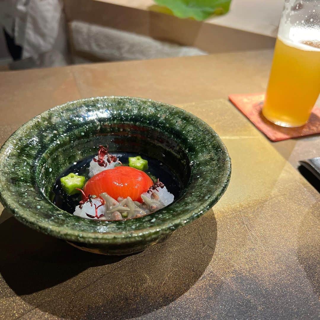 endoyukako さんのインスタグラム写真 - (endoyukako Instagram)「Newオープン❣️ 六本木 @1seki3cho_yonezap  . . 7/11から新オープンした 六本木の  #江戸料理一石三鳥 🥹🩷 隠れ家感ある素敵なお店で とっっっても満足感が高かったー！！ . 生、煮、焼、揚、蒸、、の5法を基本とした 江戸料理を最初から最後まで堪能できて ほんとーーに幸せ時間でした😵‍💫❣️おいしすぎ カウンターと個室があって 雰囲気も良くてデートにもぴったり。 レアなお酒もたくさんで お酒好きさんにもおすすめです。 オープンしたてだからこれから流行ること間違いなし。 ハズレ無しです。 . ちなみに金曜日はBAR TIMEとして、 午前3時！まで営業しているので ゆったりお酒を楽しむのも💓👍 ゆっくりと落ち着ける 隠れ家のようなお店だし 店員さんもとても丁寧で ホスピタリティも高いので 特別な日にもぜひぜひ❣️ 記念日にもおすすめ〜 . .  #ゆかフェ六本木 ============ 𝗉𝗅𝖾𝖺𝗌𝖾 𝖿𝗈𝗅𝗅𝗈𝗐 𝗆𝖾 @123kirin  お酒・おでかけ情報中心に 毎日22時頃更新してます♥ ============  . . #六本木ディナー#六本木ランチ #六本木グルメ #六本木ごはん  #六本木デート#デートにおすすめ  #デートにオススメ  #六本木バー  #麻布十番ディナー#デート飯#一石三鳥#六本木ディナー#六本木グルメ#西麻布グルメ西麻布ディナー#港区グルメ#江戸料理#和食#懐石料理#隠れ家#東京探店#東京美食 #東京自由行 #東京必吃 #日本美食 #东京美食 #日本美食推薦 #tokyowashoku#iseekisancho#tokyoBar #japanBar」7月12日 20時58分 - 123kirin