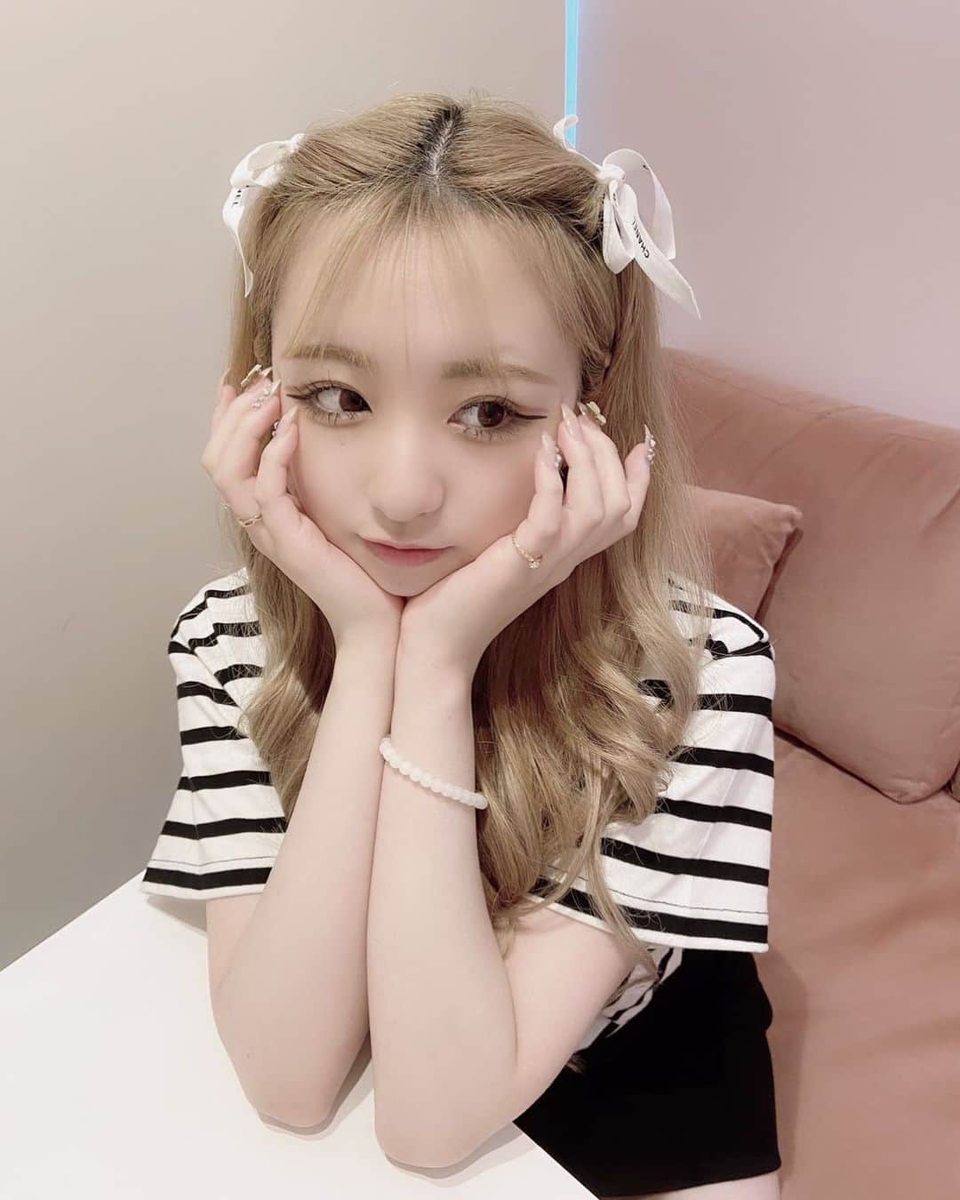 のインスタグラム：「ハーフツインな日♡  #ハーフツイン #ハイトーンカラー #ブロンド  #エクステ #ロングヘアー #フレンチガーリー  #epine」