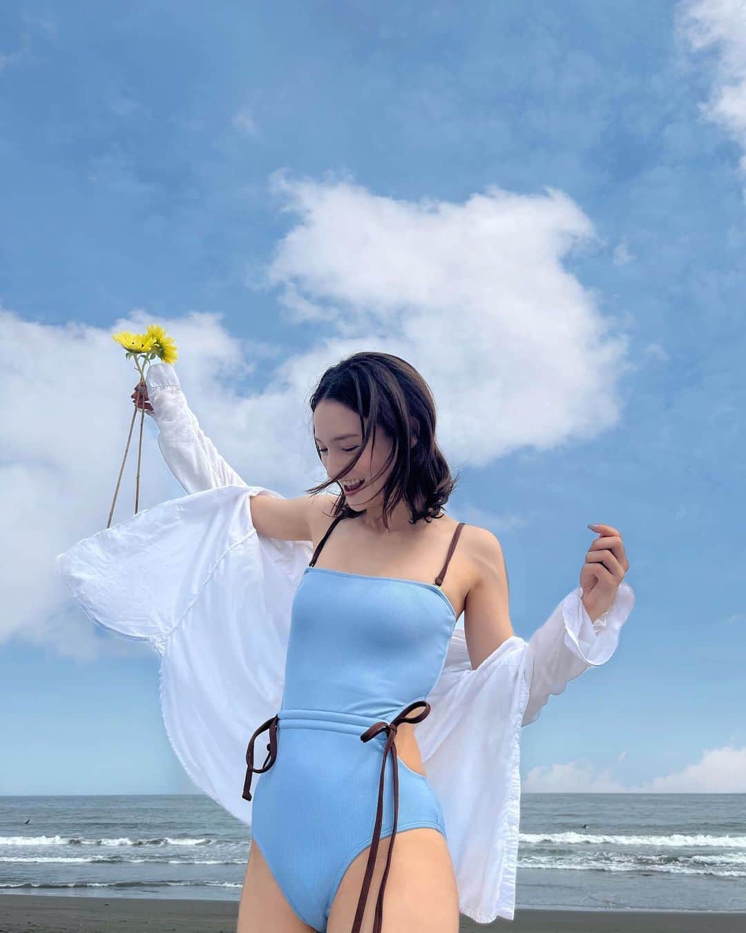 山神アリシアのインスタグラム：「BEACH VIBES 🌊」