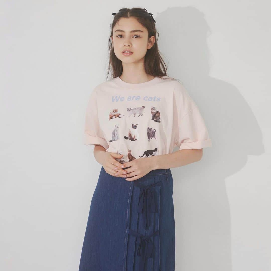 merry jennyのインスタグラム：「【 recommend ! 】 ㅤㅤㅤㅤㅤㅤㅤㅤㅤㅤㅤㅤㅤ summer sale対象item！ topのURLから⇨  @merryjenny_instagram  ぜひcheckして下さいね！ㅤㅤㅤㅤㅤㅤㅤㅤ   〇 We are CAT Tee col : o.white / pink / blue / charcoal ¥5,500 → 4,400 (tax in)  〇 bear embroidery Tシャツ col : o.white / blue / pink ¥5,500 → ¥4,400 (tax in)  　 　 #merryjenny # メリージェニー  #2023ss #summer #reflection #tシャツコーデ #夏コーデ」