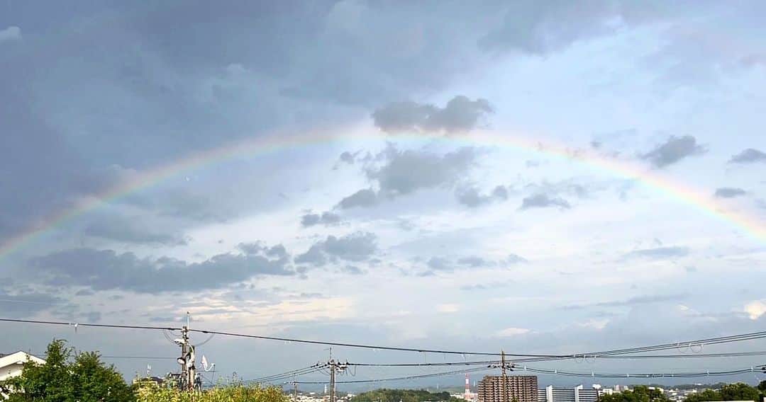 西川忠志さんのインスタグラム写真 - (西川忠志Instagram)「虹  妻が夕方、虹を見つけて写真を送信してきてくれました。  皆様も宜しければご覧くださいませ🙇‍♂️😊  ホント虹の架け橋ですね！  感謝 西川忠志」7月12日 21時07分 - nishikawa_tada