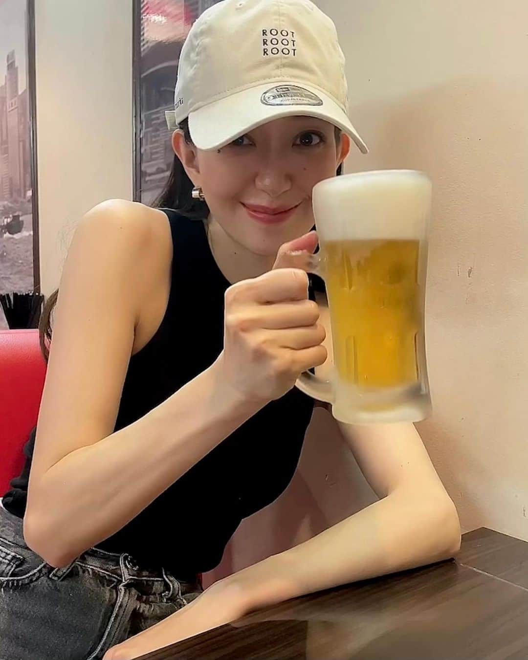 松島花のインスタグラム：「: 仕事終わりにキンキンに冷えたビールと 餃子をいただきました〜🍺🥟最高🥹 : 私がジムをがんばる1番の理由は、 食べる事を我慢したくないからです💪🏻笑 皆さん、暑い1日お疲れ様でした🫡」