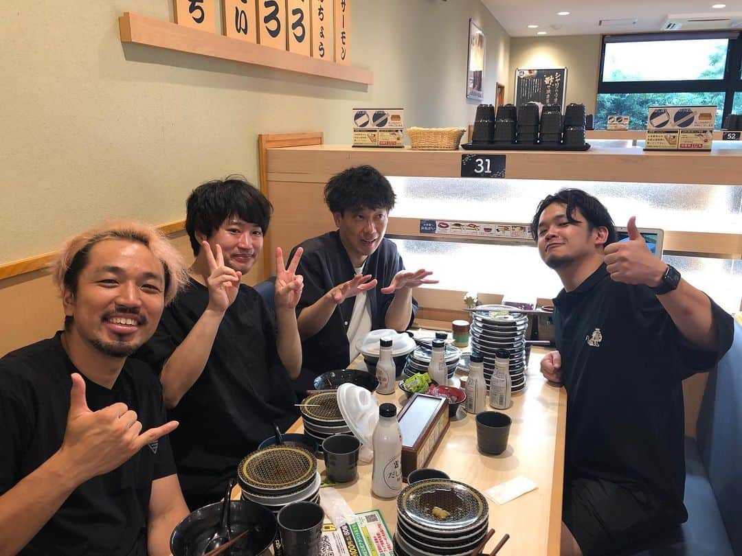 のインスタグラム：「ジャイさん、プレチャン　伊藤さん、ディレクターの内藤さんとYouTube撮影してきました⚽️  めちゃくちゃ楽しかったー‼️  ただ疲れ過ぎてサッカーしてるシーンの写真撮り忘れました😅笑  またアップされると思いますので是非チャンネル登録よろしくお願い致します🙇  #ジャイアント和樹　さん #プレチャン　伊藤さん #ディレクター　内藤さん #サッカー #フットボール #YouTube #プレミアリーグ #♾️ホール」