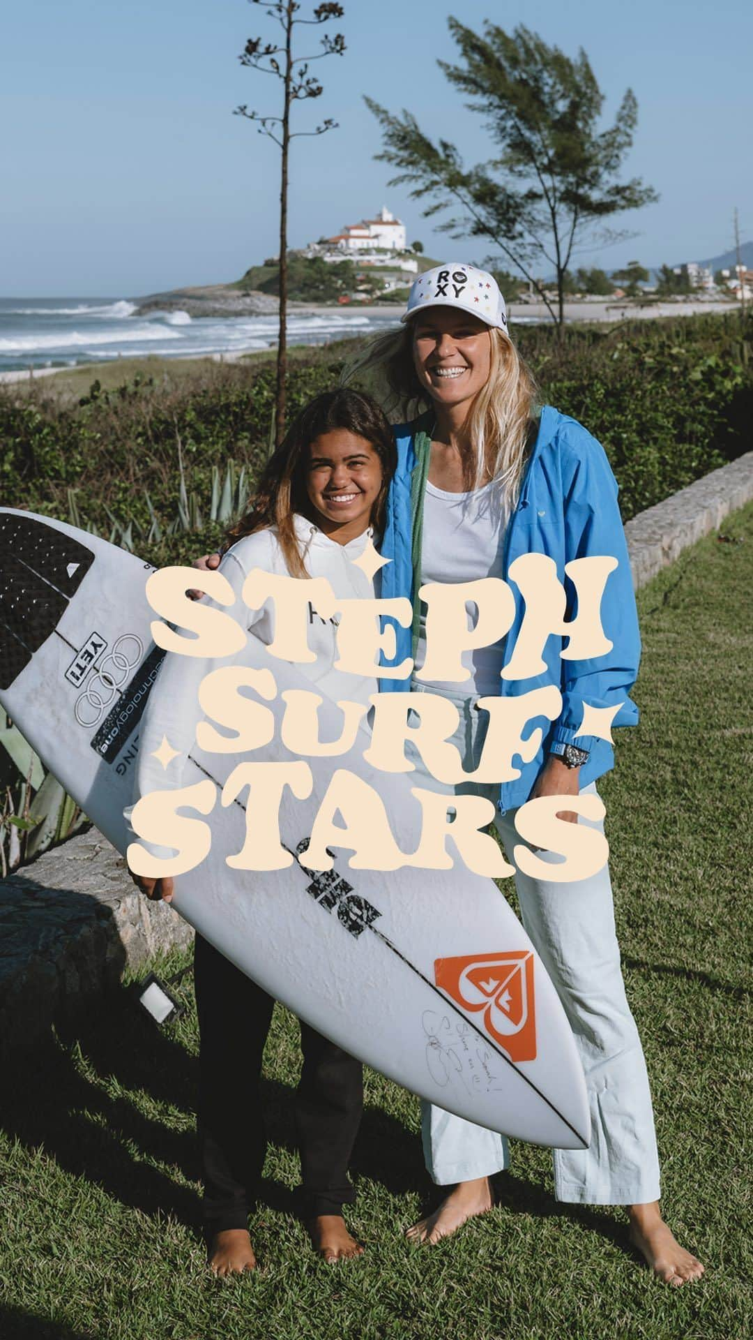 ステファニー・ギルモアのインスタグラム：「Between comp days at the recent Rio Pro, @stephaniegilmore had the chance to hang out with @sarahozorio_, the second of her three #StephSurfStars winners. The two had a chance to hang out, surf and share some lunch with the team. Such an epic day!」