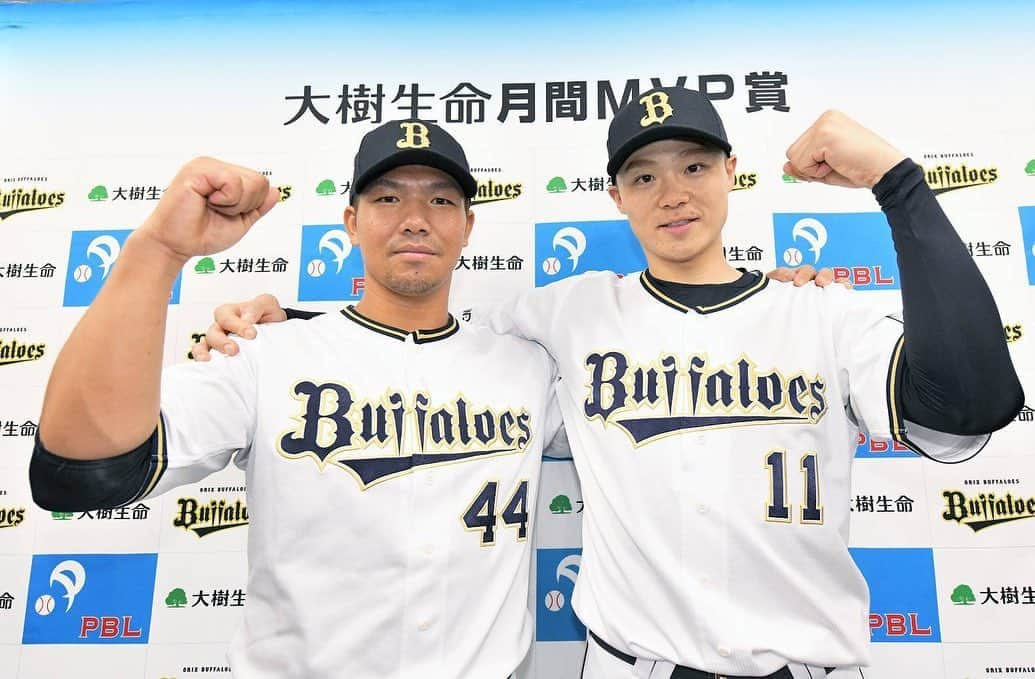 山﨑福也のインスタグラム：「初月間MVP受賞、初オールスター選出でとても興奮してます！ 応援してくださるファンの皆様に感謝です！ これからも頑張ります😊 #頓宮裕真  #紅林弘太郎  #月間MVP #初オールスター #感謝 #newerajapan」