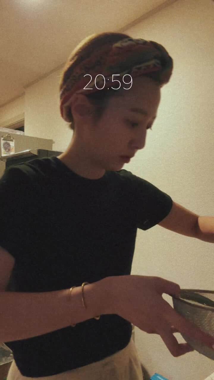 石田一帆のインスタグラム：「2023.07.12 久しぶりにごはん作ってました。 ちょっとしたら消すと思います😂」
