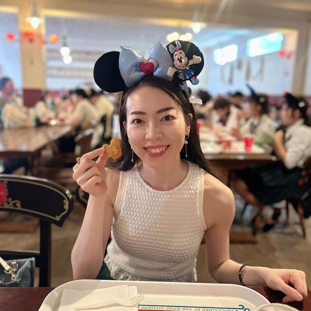 冨岡瑞希のインスタグラム：「. ひっさしぶりのディズニー🐭🩵 じりじり日差しとだらだら汗で大好きな夏感じた🍧」