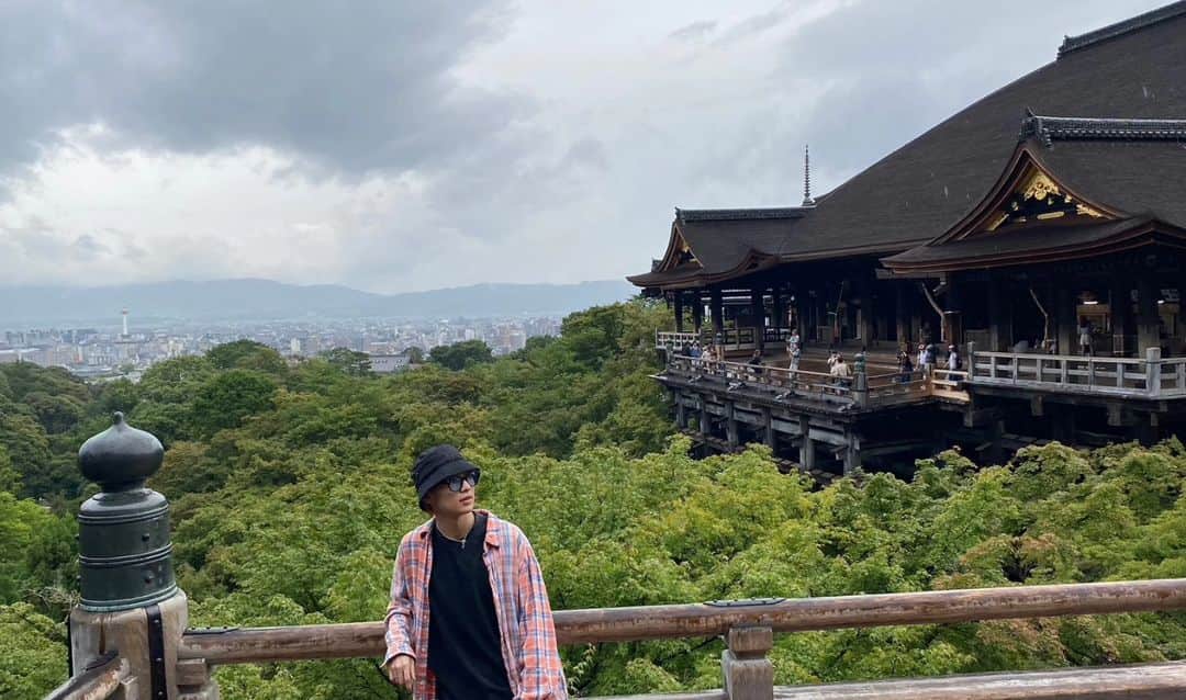 滝澤諒さんのインスタグラム写真 - (滝澤諒Instagram)「雨で反射する清水寺も素敵  待ってるよ、京都で。  #京都 #vlog #嵐山駅間違えた #みんなは気をつけてね #滝澤諒」7月12日 21時39分 - ryo_takizawa