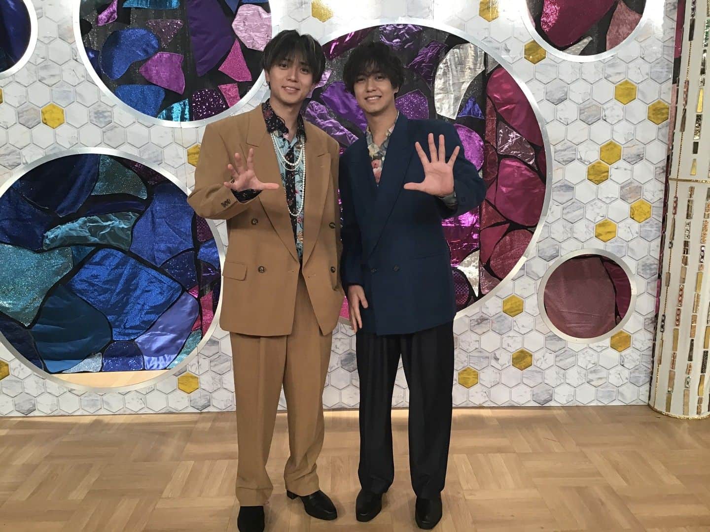 フジテレビ「FNS歌謡祭」のインスタグラム：「King & Prince の皆さん ありがとうございました💐🤍  #ティアラ の皆さん!!  FNS歌謡祭夏特別演出いかがでしたか？ 😽✨ ̖́-  #FNS歌謡祭夏 で 想いを届けてください📮 このあともまだ出演して頂きます!!  #7月12日FNSれんかいと暑い夏にしよう🖤💛 #KingandPrince」
