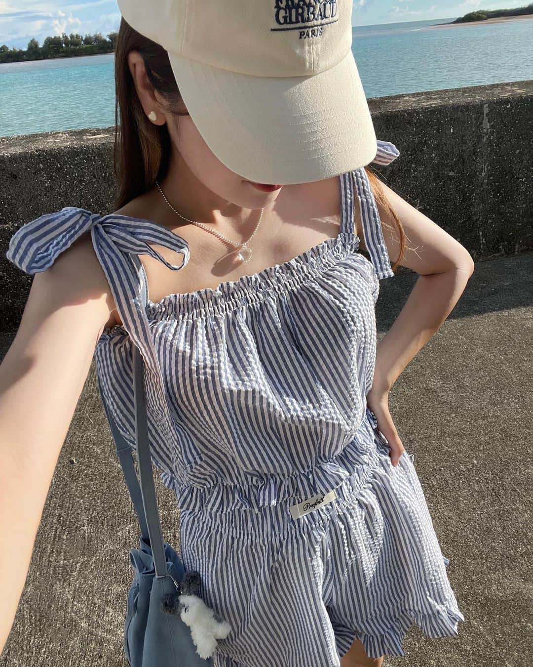 岡元優香さんのインスタグラム写真 - (岡元優香Instagram)「.  宮古島毎日暑い🏝！  @withbloomm の Madeleine stripe pajamas🤍 海コーデにぴったり〜！  #海コーデ#ビーチコーデ  #宮古島#miyakojima」7月12日 21時33分 - ___o3yuka._