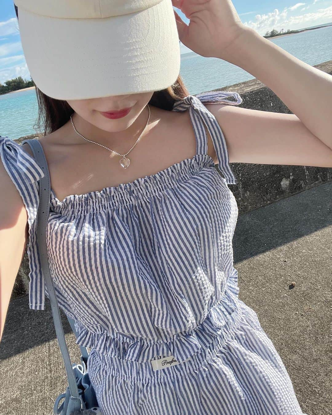 岡元優香さんのインスタグラム写真 - (岡元優香Instagram)「.  宮古島毎日暑い🏝！  @withbloomm の Madeleine stripe pajamas🤍 海コーデにぴったり〜！  #海コーデ#ビーチコーデ  #宮古島#miyakojima」7月12日 21時33分 - ___o3yuka._