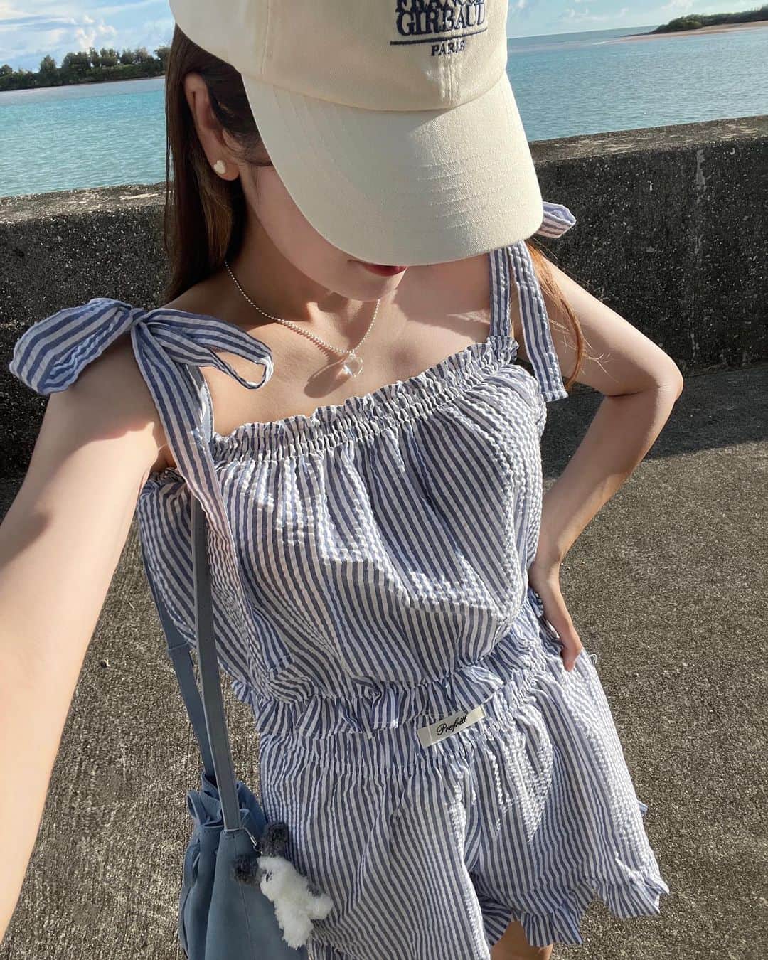 岡元優香のインスタグラム：「.  宮古島毎日暑い🏝！  @withbloomm の Madeleine stripe pajamas🤍 海コーデにぴったり〜！  #海コーデ#ビーチコーデ  #宮古島#miyakojima」