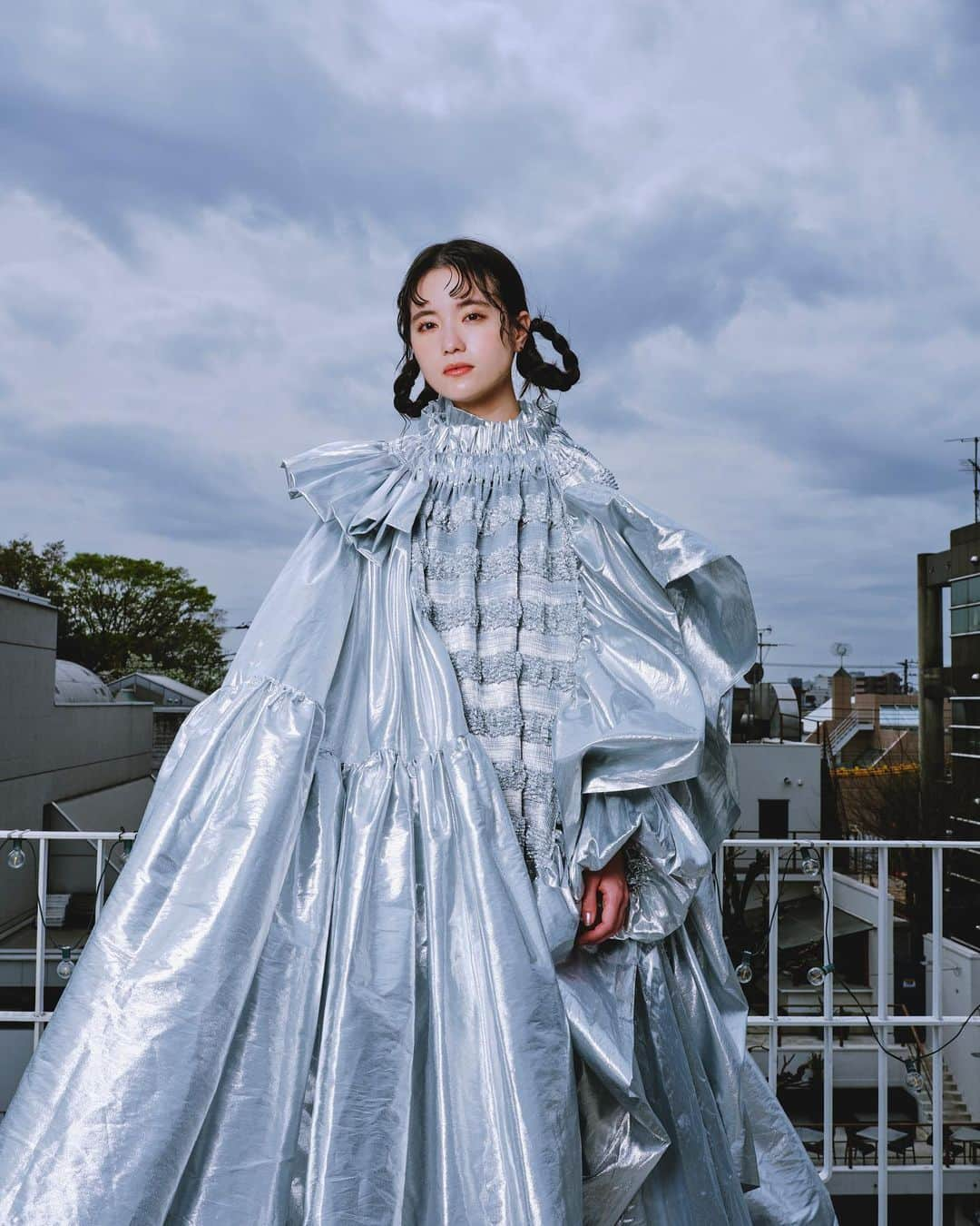 みこのインスタグラム：「☁️💎🪻  photo  @kyota21   flower  @nezurina @calla__flowers   dress  @_houga_   hairmake @yuuka_iwai   models @mico_sis  @soralani__」