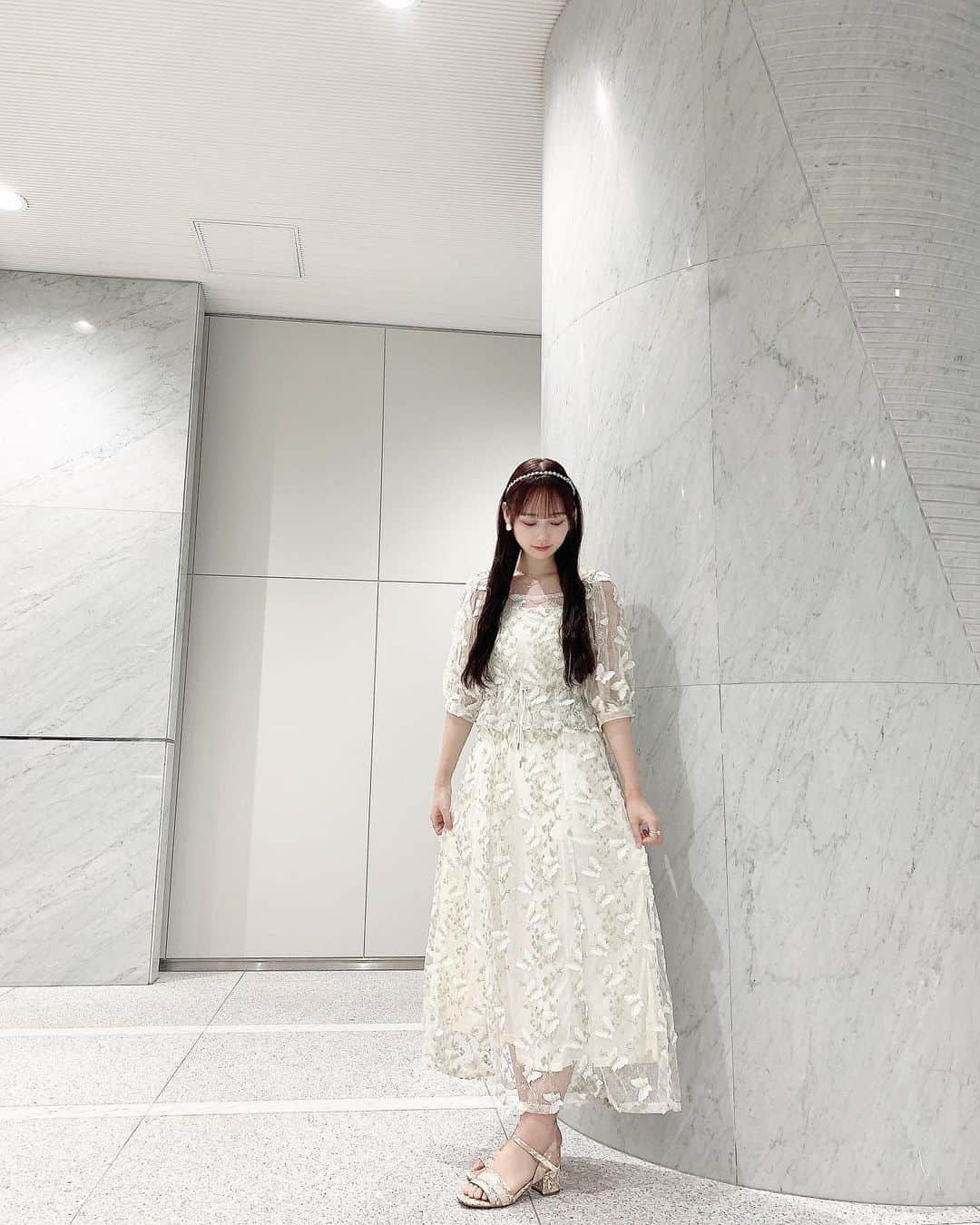 のインスタグラム：「🤍🦋‪𓂃 𓈒𓏸  お話会の時の全身写真〜‪‪♡  可愛いって褒められるとやっぱり嬉しいよね☺️  この日湿気が凄くて髪の毛巻いてもすぐ取れちゃった（ *_* ）   #私服  #ファッション  #全身コーデ  #ootd  #fashion  #instagood  #instadaily  #photo」