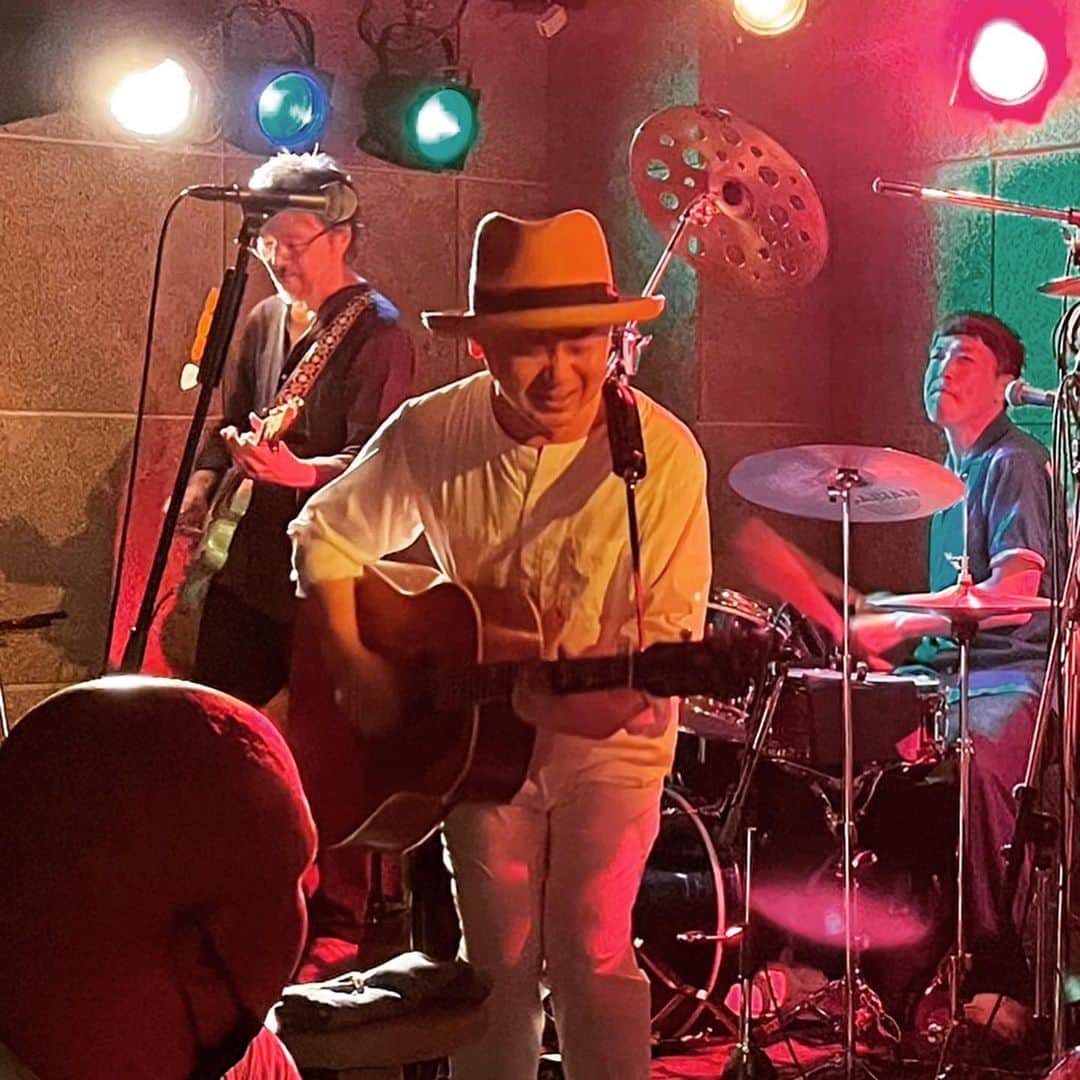 谷口崇さんのインスタグラム写真 - (谷口崇Instagram)「少し時間が経ちました。 七夕ライブ2023、ありがとうございました！ こうやって毎年毎年七夕ライブができること、改めて幸せだなぁと思います。 ステージをこしらえてくれる新宿SACT!に、いつも通りの感謝を。ありがとう。  そして今年は谷口トリオ崇の盟友ふたり、ミゲル、KISHI-YANに加えて、平野S友義、Switch ONというスペシャルツーにジョインしてもらって、今までの七夕の進化版のようなステージになったと思います（ご批評は受け止めつつ）。  一緒に音を出せてこそ、だとしみじみ感じました。  バカ親炸裂しますが、我が息子ながら、Switch ON @switch_on_in_nh の無限大の可能性に目が眩みつつ、自分の新しい可能性まで感じられたことが、何よりハッピーでした。ピアニカを楽屋に忘れた件は内緒😆。  まぎれなく幸せな七夕でした。 ありがとうございました。 また来年。  （ひとつ前の投稿で、七夕ライブ後半が、今週いっぱい無料で視聴できますので、ぜひ！）」7月12日 21時56分 - sweetbabytt