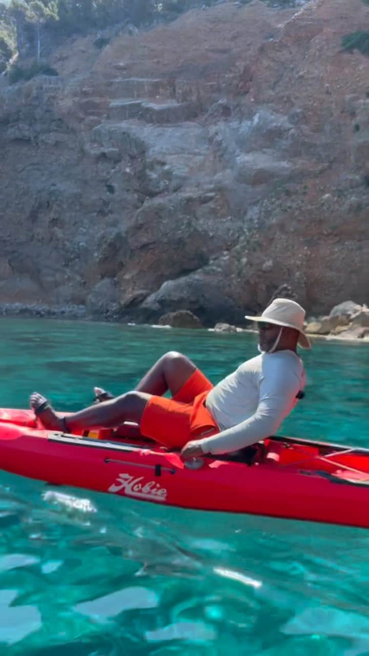 クリス・ジェンナーのインスタグラム：「The most amazing morning 🛶🌊🛥️☀️」