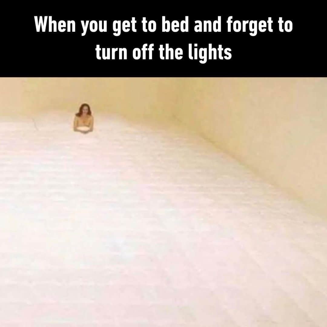 9GAGさんのインスタグラム写真 - (9GAGInstagram)「too lazy to get up  - #bed #sleep #lightsoff #memes #9gag」7月12日 22時02分 - 9gag