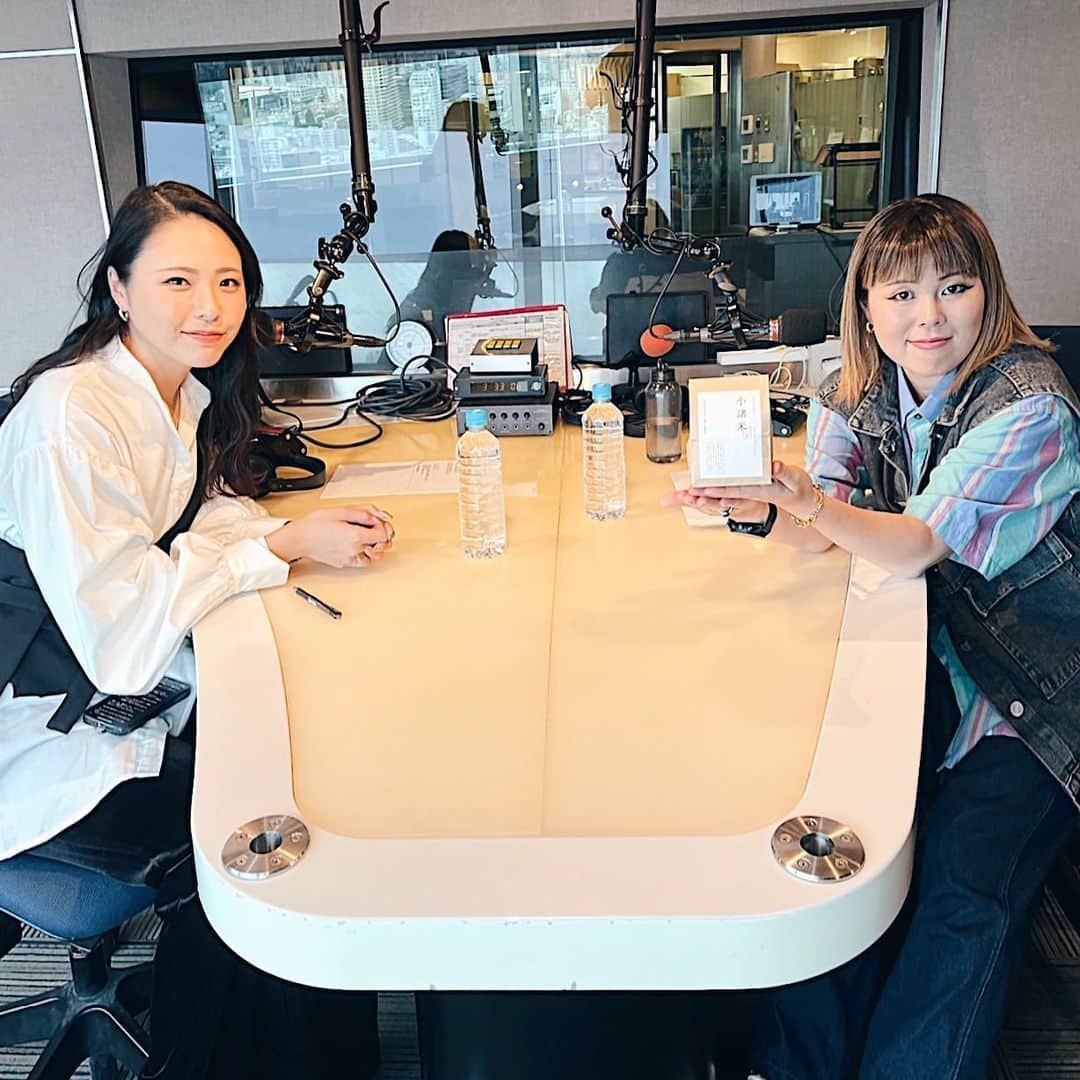 武藤千春のインスタグラム：「7月1日にオンエアされた J-WAVE TOMOLAB. @tomolab813   チーフを務める藤原しおりさんと 「農ライフ」をイシューに研究した ディレクターズカット版が Podcastで公開されています📻💫  農ライフとは？を紐解いたり、 小諸での私の農との関わり方、 小諸市農ライフアンバサダーとしての活動、 私が今農ライフを通じて感じていることなど 1時間くらい喋り続けています。  ぜひお聴きください〜っ  #トモラボ813 #jwave」
