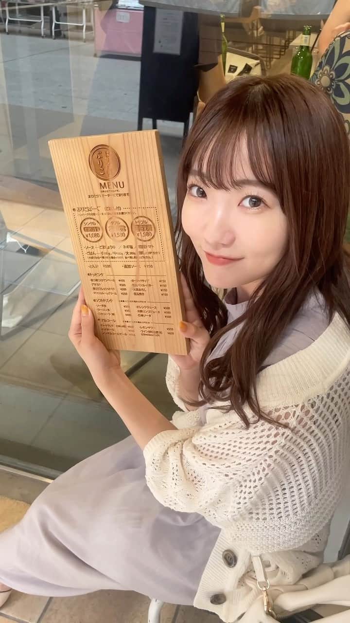 夏川愛実のインスタグラム：「このメニュー可愛いよね。💗 #ばーぐ屋ぶりこ #ハンバーグ#大須商店街#大須ランチ#大須カフェ#大須#大須グルメ」
