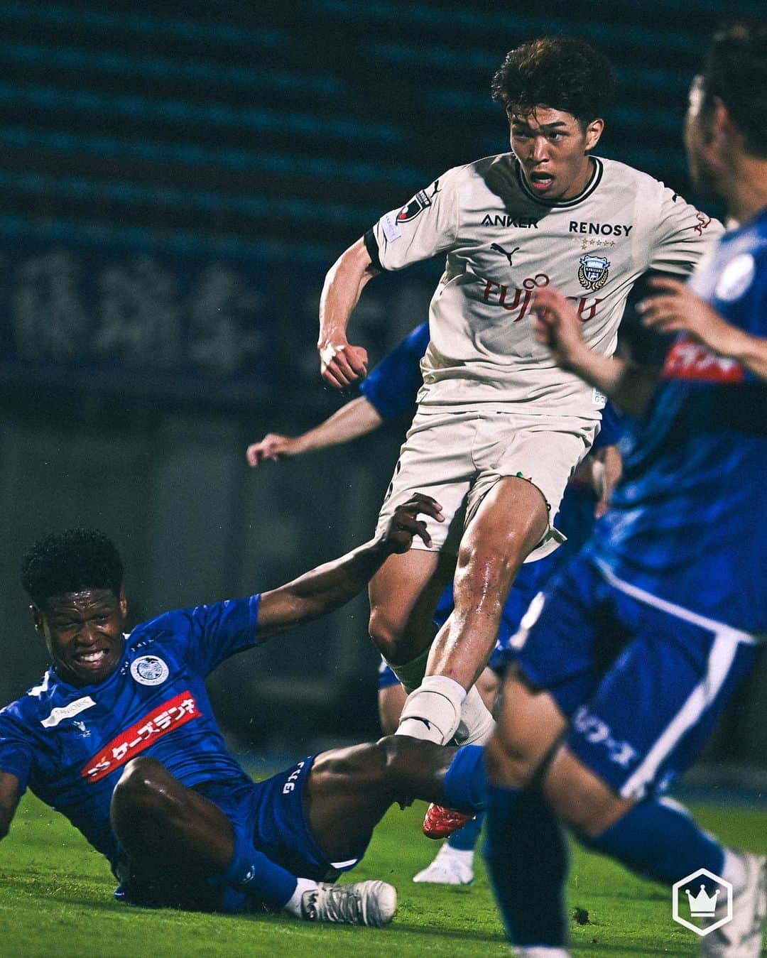 サッカーキングさんのインスタグラム写真 - (サッカーキングInstagram)「. 宮代が決勝点！川崎Fが天皇杯ラウンド16に駒を進める（2023.7.12）  📷Photo by @shimpeei（SOCCERKING）  #天皇杯 #3回戦 #天皇杯_川崎F水戸 #frontale #川崎フロンターレ #宮代大聖 #TaiseiMiyashiro #Jリーグ #JLEAGUE #J撮り #サッカーキング #サッカー #soccer #football #⚽️」7月12日 22時09分 - soccerkingjp