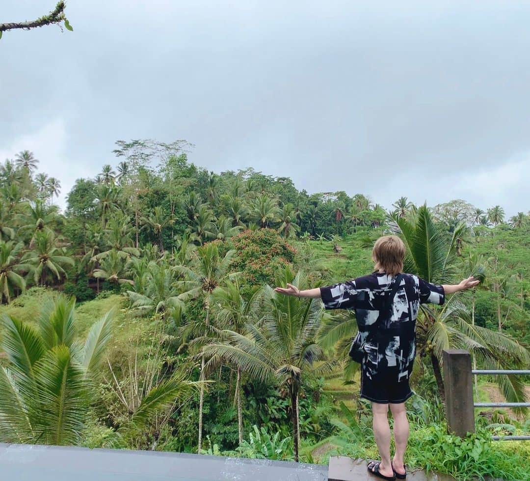 YASTIN さんのインスタグラム写真 - (YASTIN Instagram)「大自然🌴🌴🌴 の中のヴィラ🏡 #ubud  大雨やばすぎたけど普段できない経験できた  #villawedang #villa #ウブド #ubudbali #ubudlife #大自然 #ヴィラ #バリ島旅行 #balitrip #baliisland #バリ旅行 #旅スタグラム #リゾート #🏝 #🌴 #☀ #🌊☀️ #☀️☀️☀️」7月12日 22時33分 - yastin0109