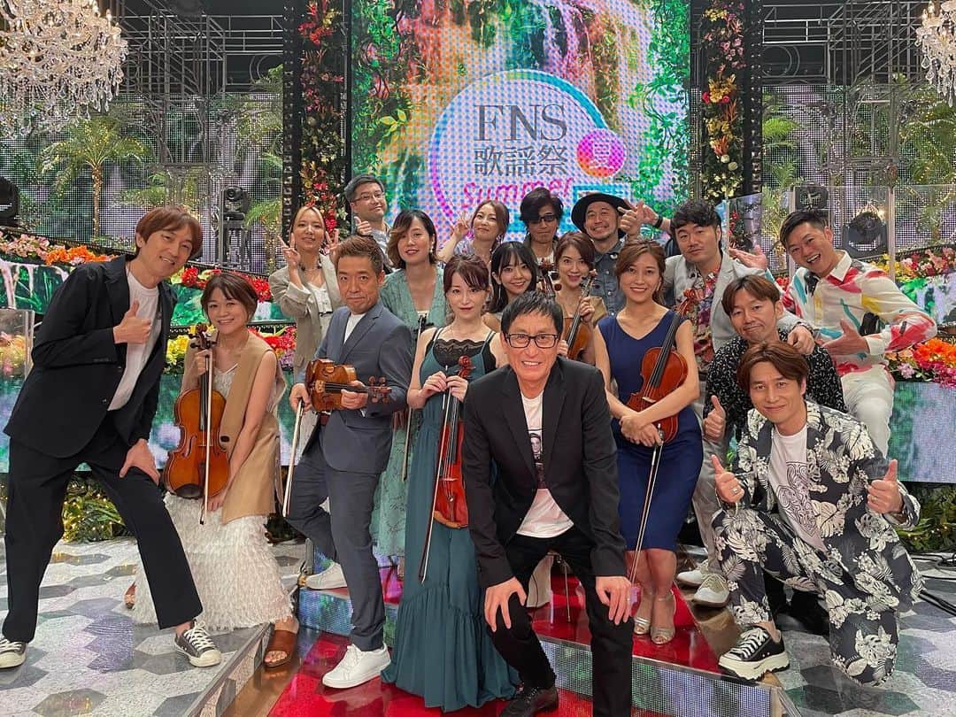 岡部磨知のインスタグラム：「今夜はFNS歌謡祭にて演奏させて頂きました！華やか！！楽しかった〜！！🎻✨  #fns歌謡祭  #今野均ストリングス  #superbeaver  #news  #kingandprince  #なにわ男子」