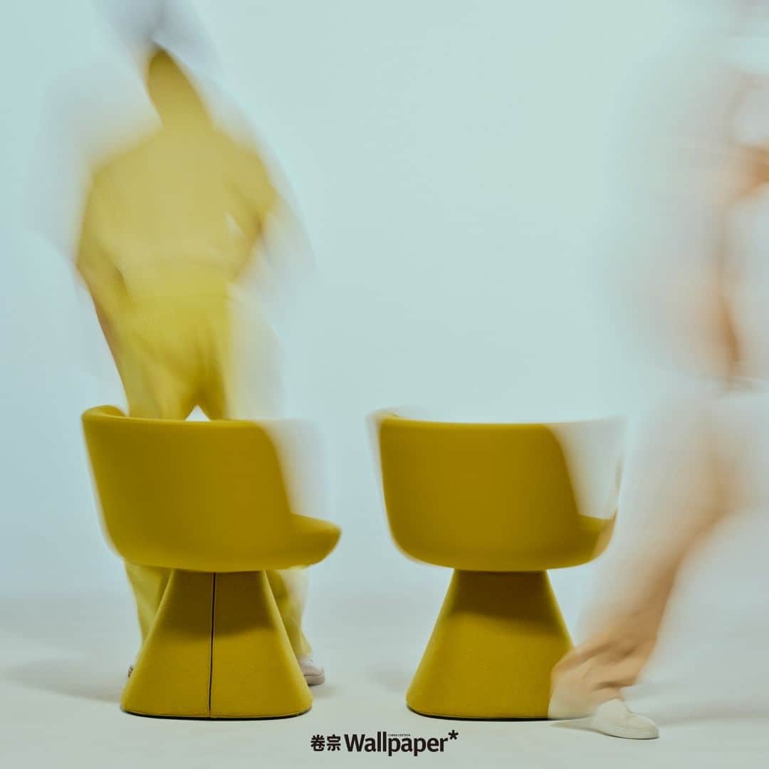 B&B Italiaのインスタグラム：「Blurred lines. Flair O’ chair featured on the Wallpaper China May 2023 Issue.  Ph Steven Xu @monicaarmani  #bebitalia #design #Wallpaper」